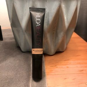 Huda concealer Carmel Corn